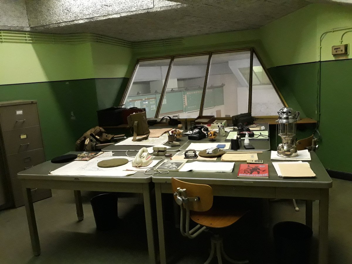 KristienCoddens's tweet photo. Begeleid bezoek aan de #Commandobunker #Kemmel tijdens onze jaarlijkse week vakantie met de familie. Beetje geschiedenis bijbrengen aan de jeugd. Bedankt Jo! #Heuvelland https://t.co/xPe5PO7e4o