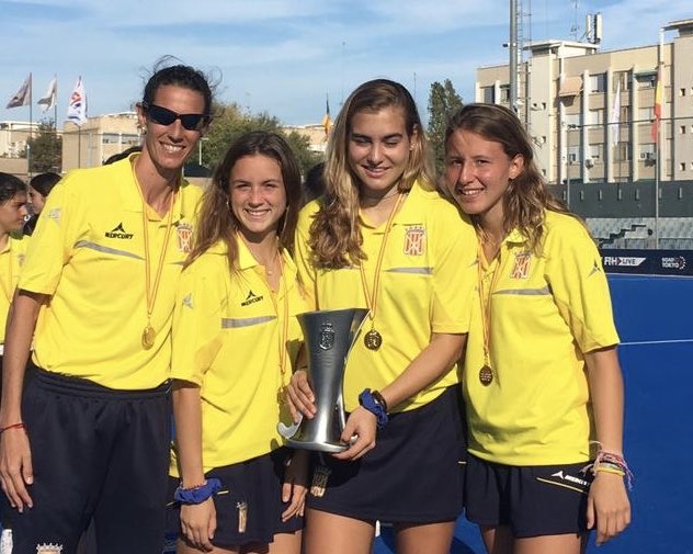 franco_julieta's tweet photo. 🏆🥇🏑
#CampeonasAutSub18Valencia
#LineaFemRcpb
@RCPoloBarcelona
@fcdehockey https://t.co/q3Ks0BLlVo