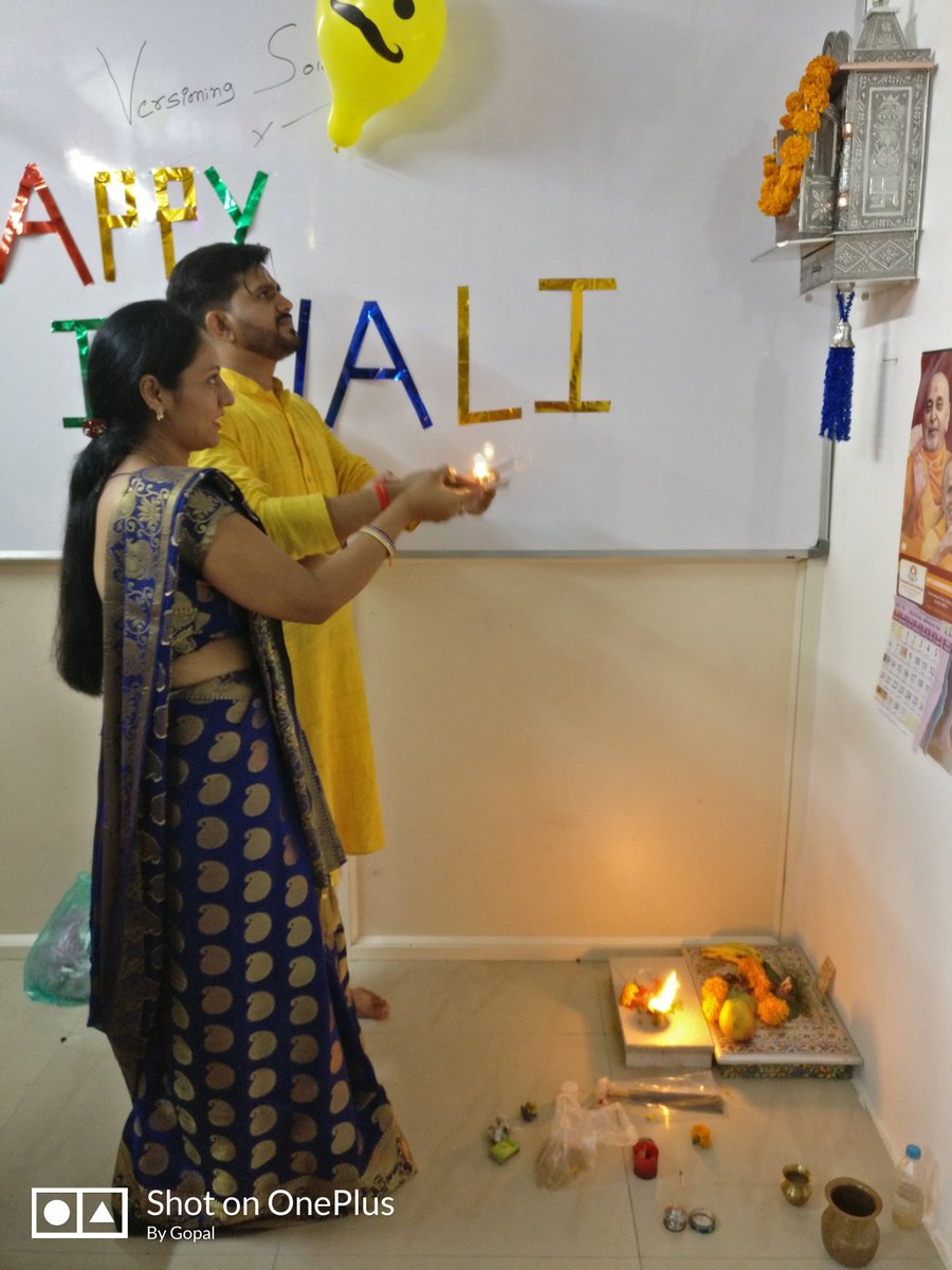 VerSolutions's tweet image. #Diwali Pooja in Office #DiwaliWithVersioningSolutions #DiwaliWithFamily #DinnerParty #DiwaliCelebrationOffice - @VerSolutions