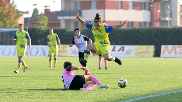 ChievoWomen's tweet photo. 😕 Esordio non fortunato per le gialloblù allo 🏟️ "Umberto Capone" di #Vigasio.

Il resoconto di #ChievoRiozzese (3-4)
🔗 https://t.co/gfv4NoB2DM

#noisiamogialloblu 💛💙 https://t.co/CzRLVMjs84