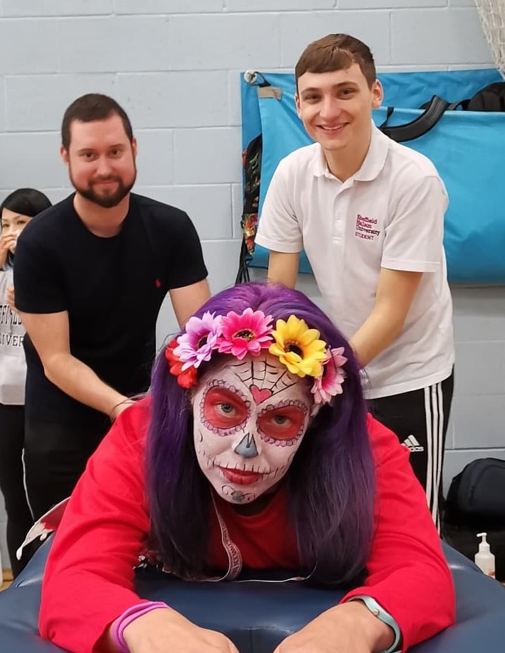LeeDarrenH's tweet image. What a great day with the @PhysioSHU Hallam #Physio 1st/2nd/3rd Students at the #worksop Halloween #halfmarathon! Absolute effort from each and everyone! &amp;gt;100 runners rubbed down &amp;amp; even got the local government involved in the action 😃 #worksophalfmarathon @WorksopHM #TeamHallam