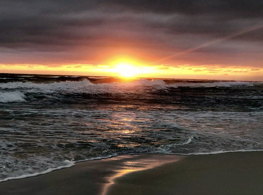 AmandaWasden's tweet photo. Sunset after the storms on Okaloosa Island yesterday. #flwx https://t.co/sx4Qjh7AhI