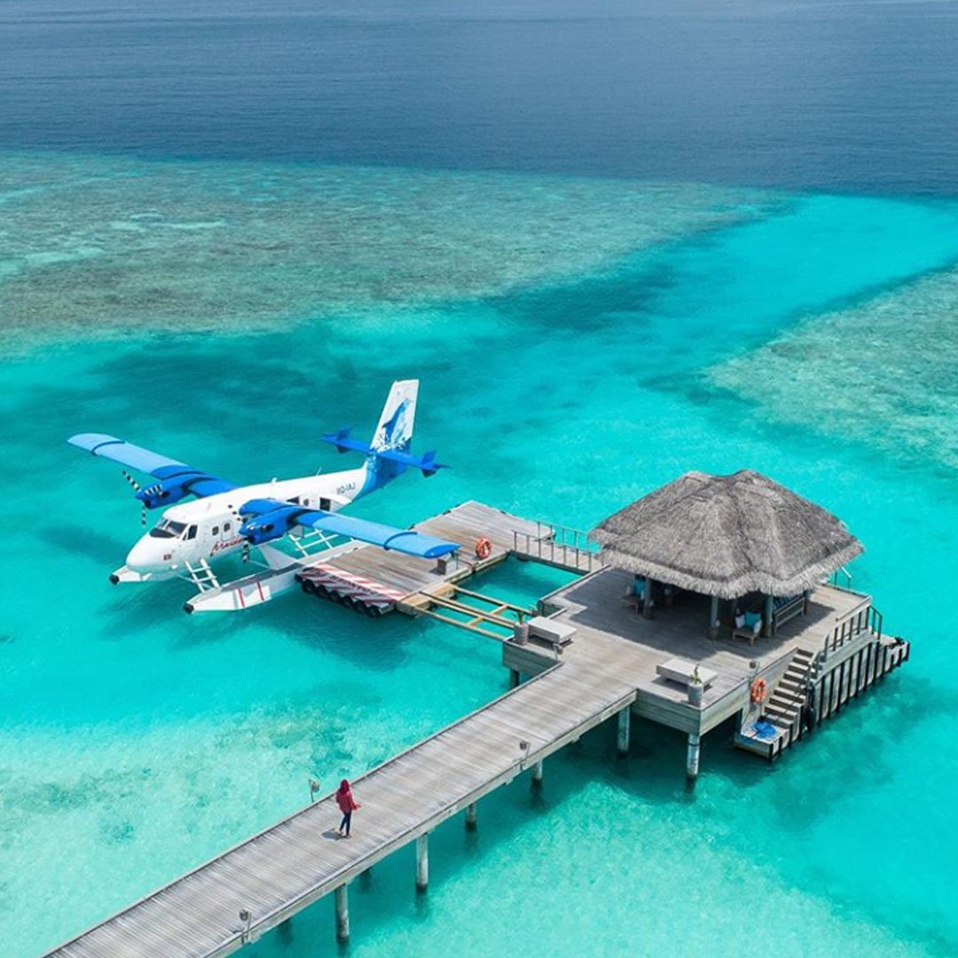 Maldivist_mv's tweet photo. Seaplane entrance? 😱
.
.
.
#travel #traveling #vacation #maldivist #instatravel #instago #instagood #trip #holiday #photooftheday #maldives #travelling #tourism #tourist #instapassport #instatraveling #travelgram #igtravel #luxurytravel #seaplane
📷 - seefromthesky https://t.co/RWpbe7UItA