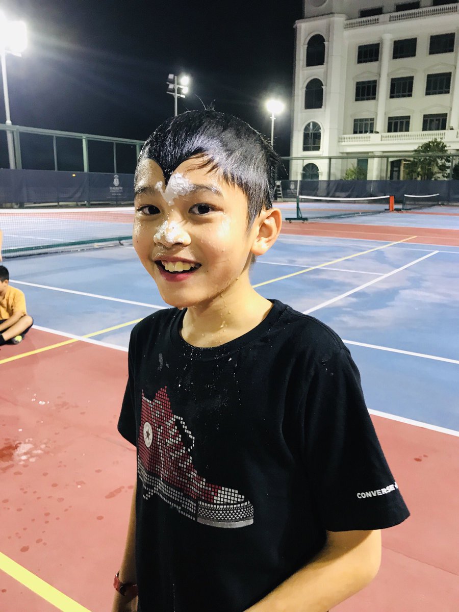 HHKSShackleton's tweet photo. Duty team challenge Part 2 as the new term got off to a flyer with our annual #boysofshackleton apple bobbing race! @Harrow_HK @HeadHarrowHK #Harroween #applebobbingwithadifference https://t.co/06HrPgj5Hl