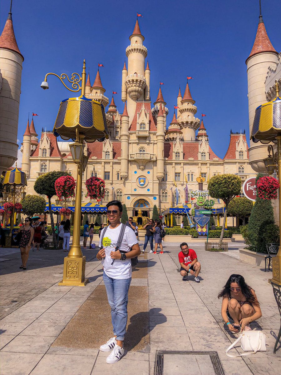 LedesmaEdrian's tweet photo. Welcome to my kingdom 😂
#ResortsWorldSentosa🇸🇬 https://t.co/WTnqjhsP5V