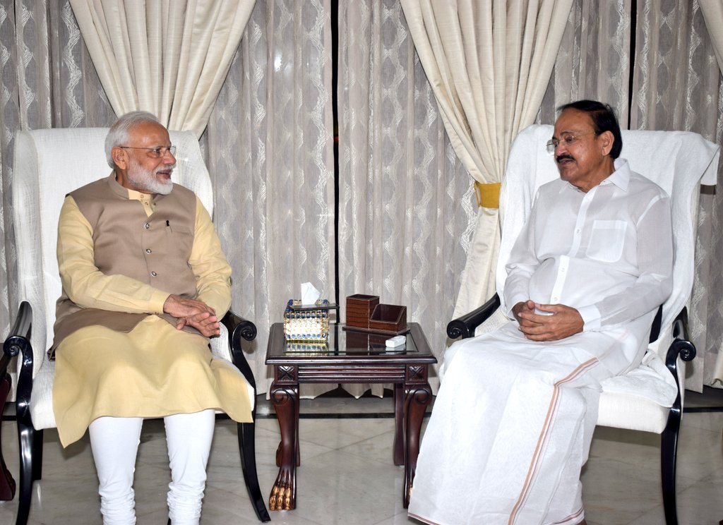 Prime Minister Shri Narendra Modi called on the Vice President,Shri M Venkaiah Naidu at his residence in New Delhi & spent time with the family. 

Both of them exchanged #Diwali greetings. 

VP also informed PM  about his recent visit to the #NAMSummit held in #Baku, #Azerbaijan.