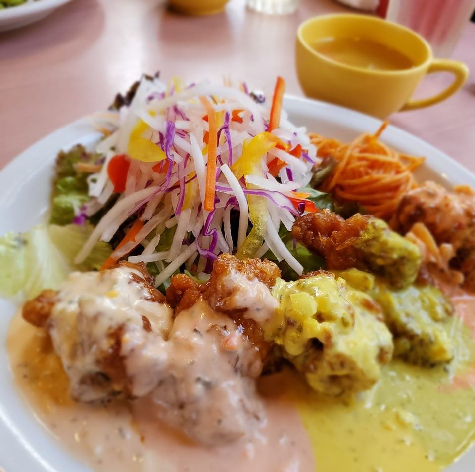 とくながひろし チキン南蛮を食べに 宮崎市のクレイトンハウス大島本店へ スタンダード 梅 柚子胡椒 バジルカレーチーズ 豆板醤の５種類の味がワンプレートに 宮崎市 チキン南蛮 クレイトンハウス