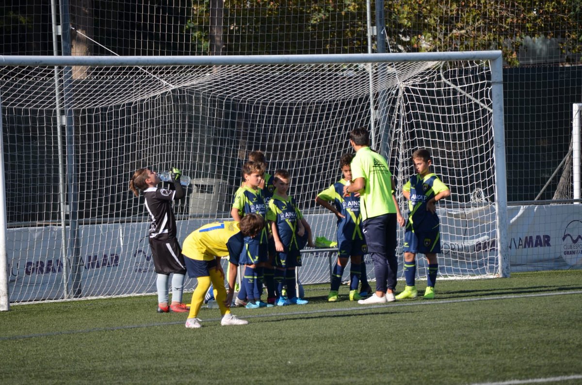 srv_sr's tweet photo. @uecastelldefels 4-4 @EFGava, partido intenso de mucho sufrimiento que acaba dandonos +1 punto más para seguir luchando en la tabla. Toca seguir trabajando duro!! #2div3 #oleolegava 💚🔵 https://t.co/YczXU4fF1X