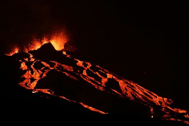 🇷🇪 Volcan la pété 🌋 The most beautiful thing I’ve ever seen! #fournaise #eruption #volcano #magma #fireriver #crater #pitondelafournaise #reunionisland #reunion #picoftheday #picture #pics #canon #canonphotography #nofilter #nofx ift.tt/32SAdyS