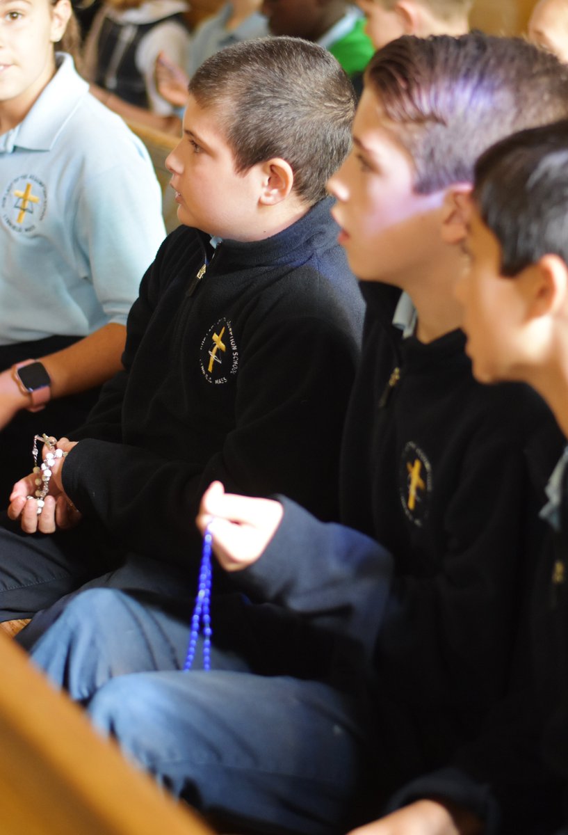 AveMariaParish's tweet photo. On Thursday, seminarian Colin McNabb explained the significance of the World Mission Rosary to OLA School students. He and fellow seminarians Daniel and Deacon Alex led the entire student body in praying the Rosary. #lynnfieldcatholic #baptizedandsent @BostonMissions https://t.co/w2YwmMiML2