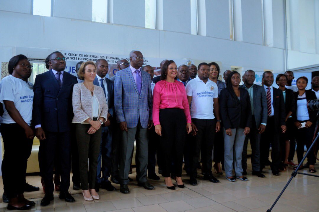 gaelondoumba's tweet photo. #GABON - ACTIVITÉ GOUVERNEMENTALE.
J’ai lancé les travaux d’une réflexion hier à l’université Omar Bongo qui était portée sur l’accès au marché du travail. Heureuse de voir cette jeunesse qui gagne et qui participe de façon constructive au débat.
#PresidentABO
#Gabondabord https://t.co/sfsL7SPuEv
