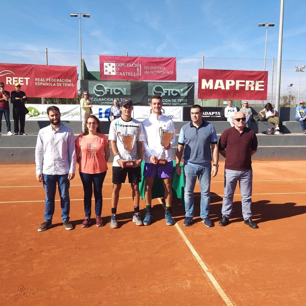 carlosgimeno01's tweet photo. Contento de ganar mi segundo ITF.Ha sido un placer jugar la final con un amigo como @Fran_andreu01,y dar las gracias a Jose por estar apoyándome toda la semana https://t.co/e6z4WcWSMj