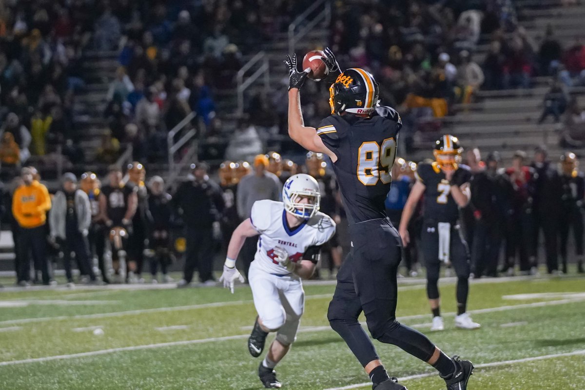 CookieheadPhoto's tweet photo. Game pics of @NAbbott1589 Friday!  These are going to look pretty good on his Senior Collage! https://t.co/vRHChrnfDH