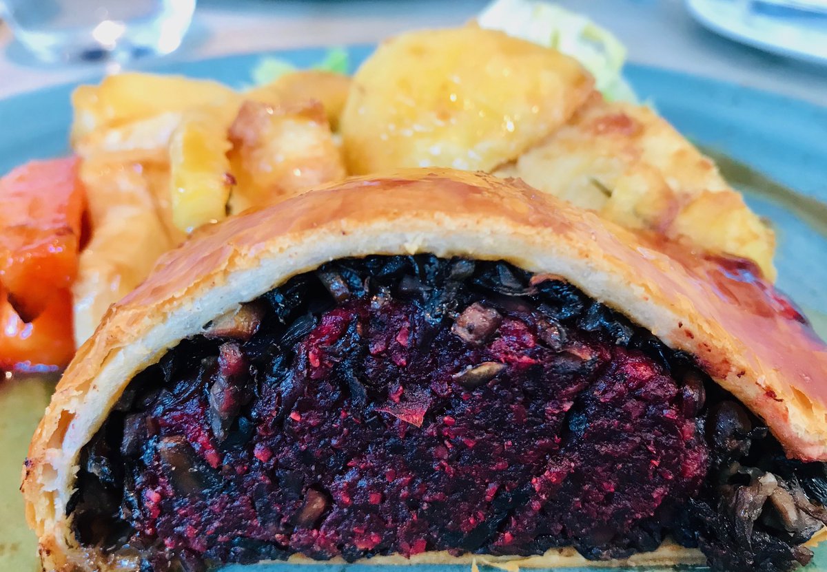 folk_features's tweet photo. Vegan Wellington at ⁦@Westleton_Crown⁩ 🌱 ✅ https://t.co/U6EdDA9dIN