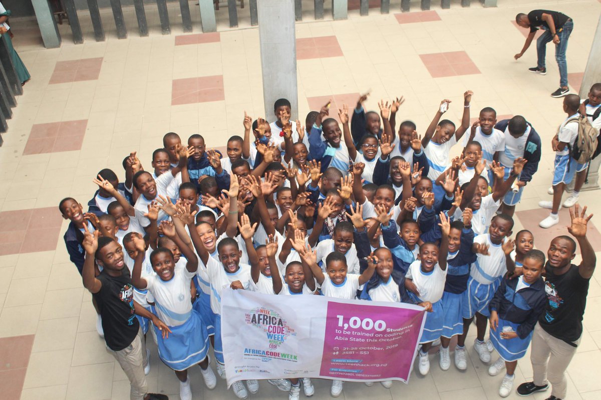 davidubaniHQ's tweet photo. Schools in Aba, Abia State are not left behind in the ongoing Africa Code Week.

It has been amazing to see students learn amazing coding skills, and also be exposed to tech tools.

I'm so proud of @teenhackng  and the amazing job they're doing .

#ACW #tech101 #coding #Abia https://t.co/v1ocrInaXH