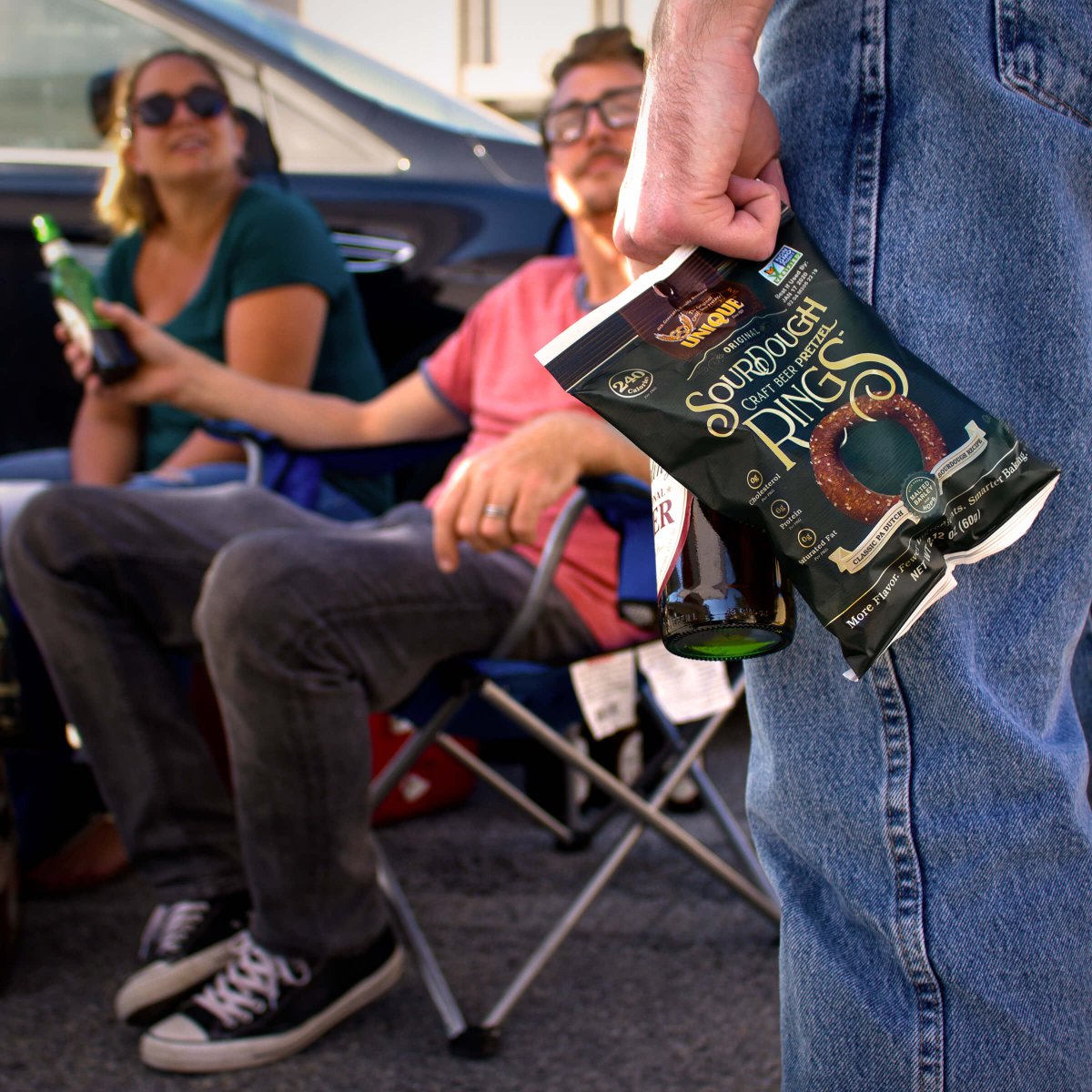 UniqueSnacksUSA's tweet photo. Going to the game? Bring us along. #GetUnique for your tailgate.

Win or lose, we’ll never stop being delicious.

#game #tailgate #fans #season #Pretzels #AmericanMade #MadeInUSA #UniquePretzels #UniqueSplits #beer #drink #crownyourcraft #lager #sourdough https://t.co/oZWXOAKBTP