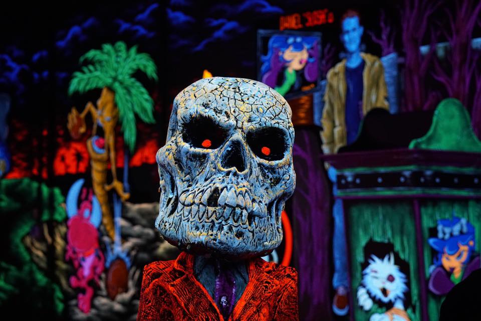 CouplePutts's tweet photo. Puttober Day 27 - A glowing skull from the @MonsterMiniGolf course
in Coral Springs, FL. Review over at https://t.co/ODalspS1Nz #puttober #minigolf https://t.co/c57kAzN7t5