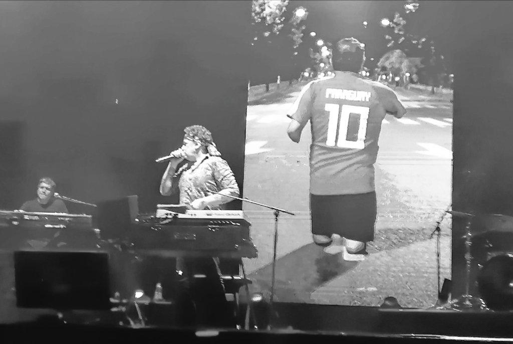 mabeleen93's tweet photo. Que buen concierto del Salmón ✨💕
Gracias @calamarooficial @bradpittbull666 'Nos volveremos a ver porque siempre hay un regreso' 🇵🇾🙌💥 https://t.co/Zfn3ZTauPo