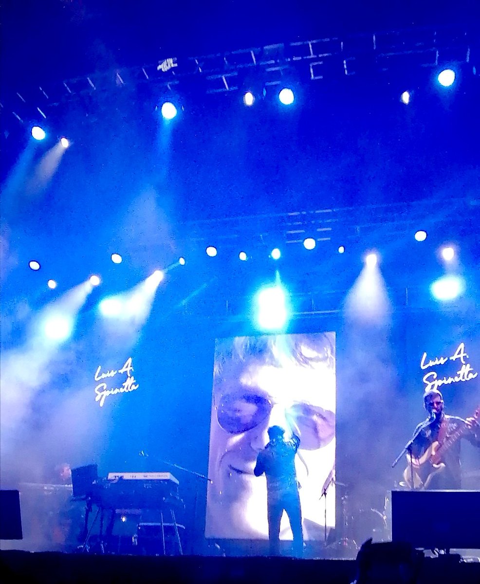 mabeleen93's tweet photo. Que buen concierto del Salmón ✨💕
Gracias @calamarooficial @bradpittbull666 'Nos volveremos a ver porque siempre hay un regreso' 🇵🇾🙌💥 https://t.co/Zfn3ZTauPo