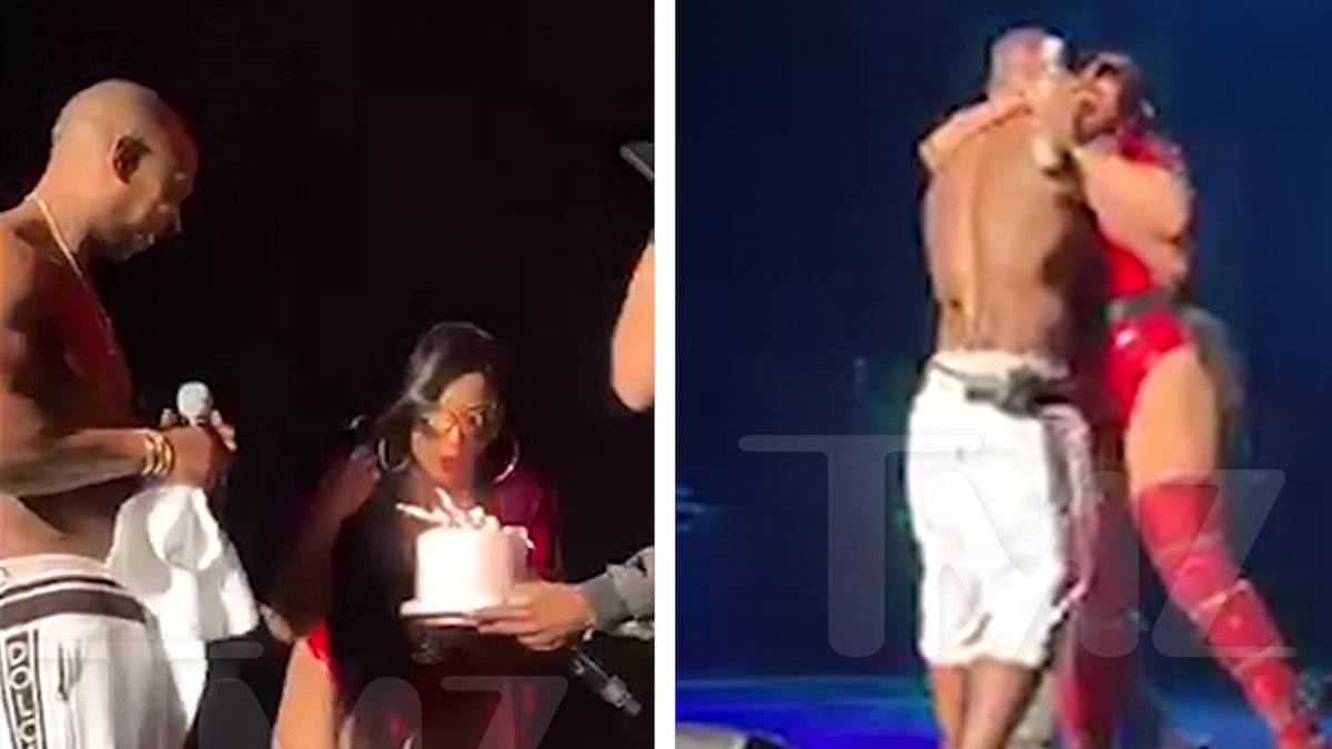 Ja Rule Stops Ashanti in Concert to Wish Her Happy Birthday   