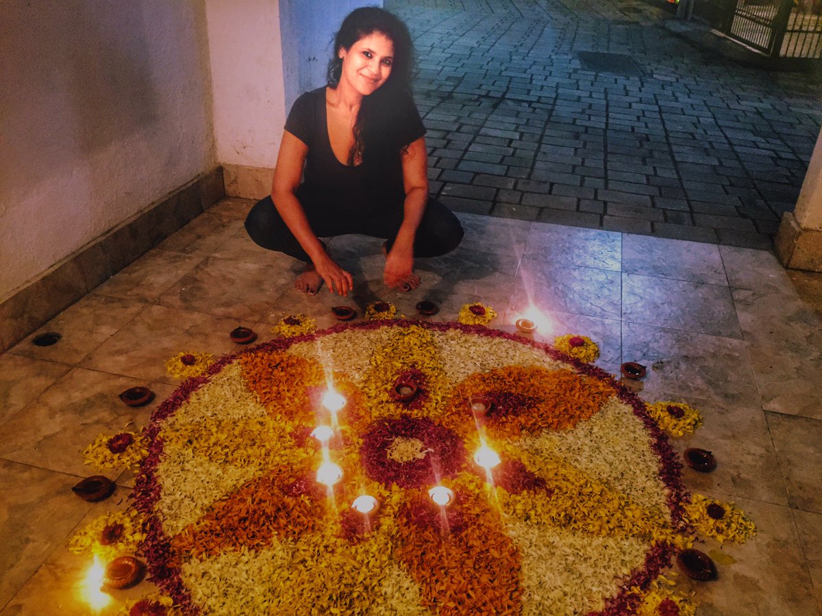 TheSoothsayer_'s tweet photo. Burnt a few fingers in the process of lighting these diyas. I’m pretty sure those who know me wouldn’t even be surprised. #foreverclumsy https://t.co/n5NbeJFtUj