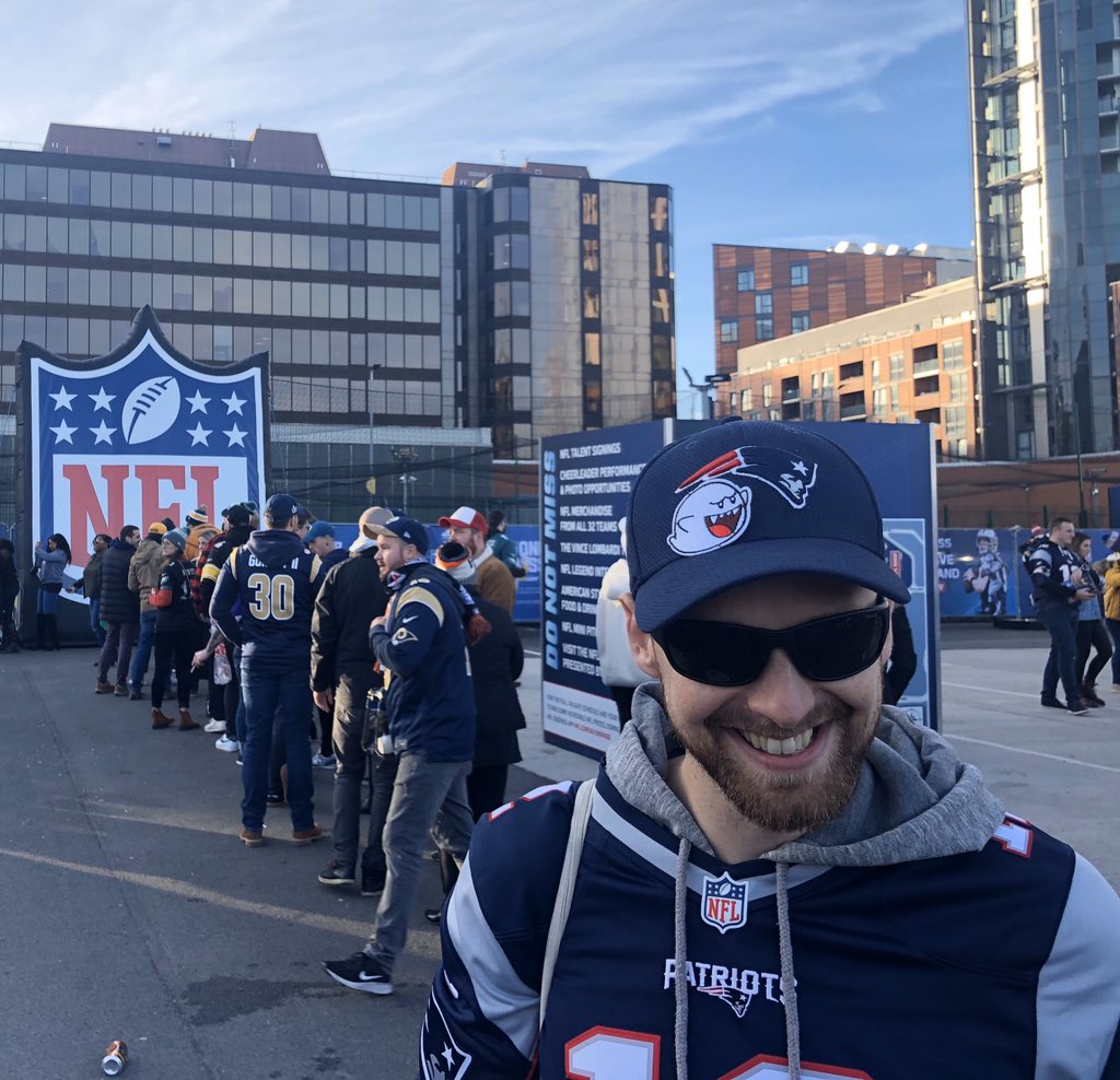 Terrell_afc's tweet photo. Representing the patriots at the London NFL Series @NFLUK @Patriots @markchapman @JasonBell33 @OsiUmenyiora #Patriots #NFLUK #nfllondon #NFLLondonGames #CINvsLAR #ghost https://t.co/orDG8H9WfD