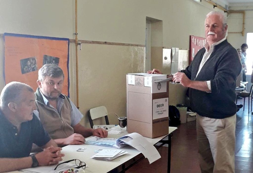 Votando con compromiso, alegría y responsabilidad en un día para que todos los suarenses se expresen y entre todos definamos el futuro. #CoronelSuárez