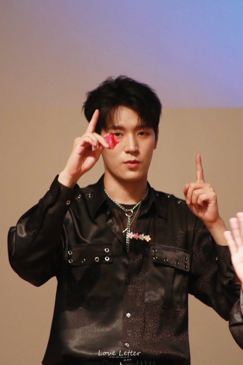 LLetter1028's tweet photo. #크나큰 #박서함 #서함짱짱 #HAPPYSEOHAMDAY 🎂 https://t.co/Wqc8HBFikK