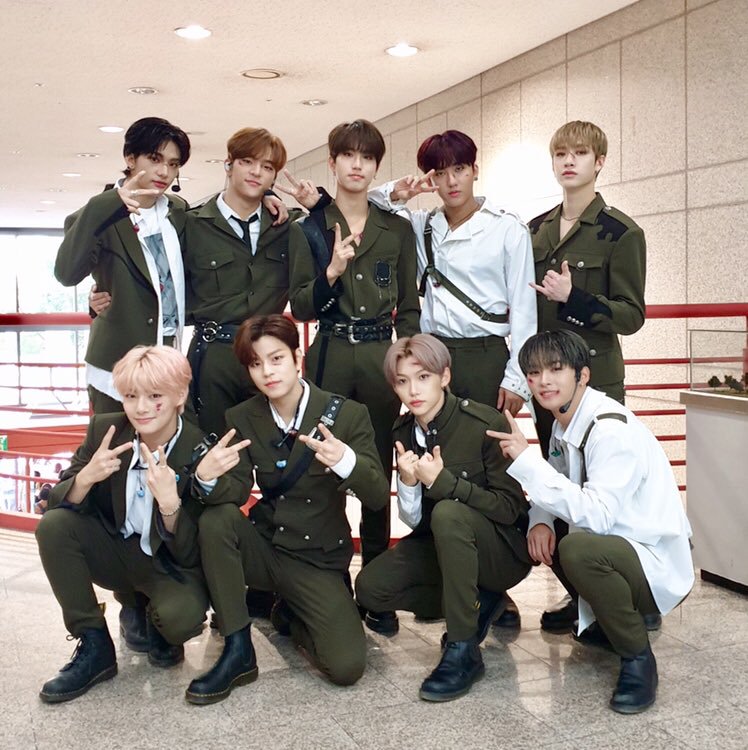 Stray kids golden disk awards 2022. группа stray kids 2022. K-pop группа stray kids. сколько зарабатывают stray kids. группа stray kids.