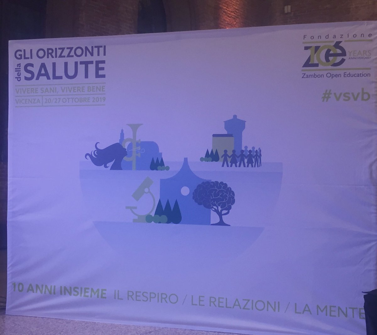 Zeta_Luiss's tweet photo. “Come possiamo distinguere una notizia vera da una falsa? A chi possiamo credere”?
Da uomini dotati di intelletto ma soprattutto da cittadini liberi, che vivono in democrazia, possiamo responsabilizzarci attraverso la ricerca della verità #italia #vsvb #BuonaDomenica #27ottobre https://t.co/ekXZpybEZn