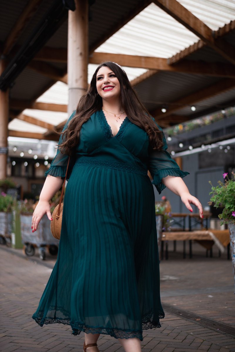 Workin' this gorgeous sacramento green dress from @ASOS Photographer: @KrystanGraceArt Workin' this gorgeous sacramento green dress from @ASOS Photographer: @KrystanGraceArt