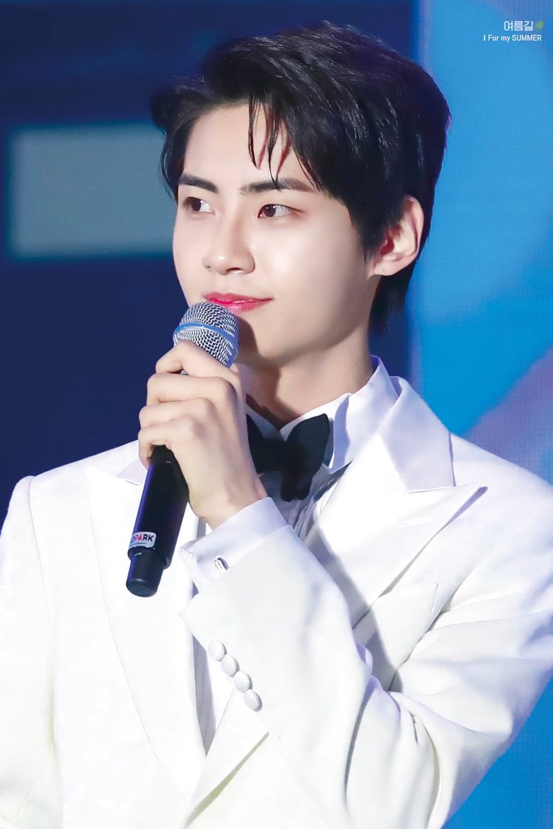 Thewaytosummer's tweet photo. 191025 BOF 패밀리파크콘서트

왕자님..........⭐✨

#이진혁 #진혁 #LEEJINHYUK #SOL https://t.co/HEE043AKpB