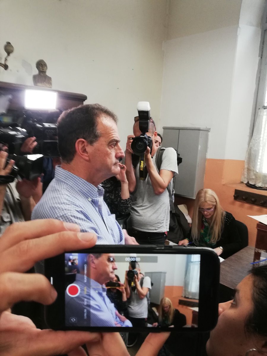 juanceretta's tweet photo. Manini votando en la escuela “Maestro Julio Castro”, háblame del guionista de Dios https://t.co/qOLPGFYIo0