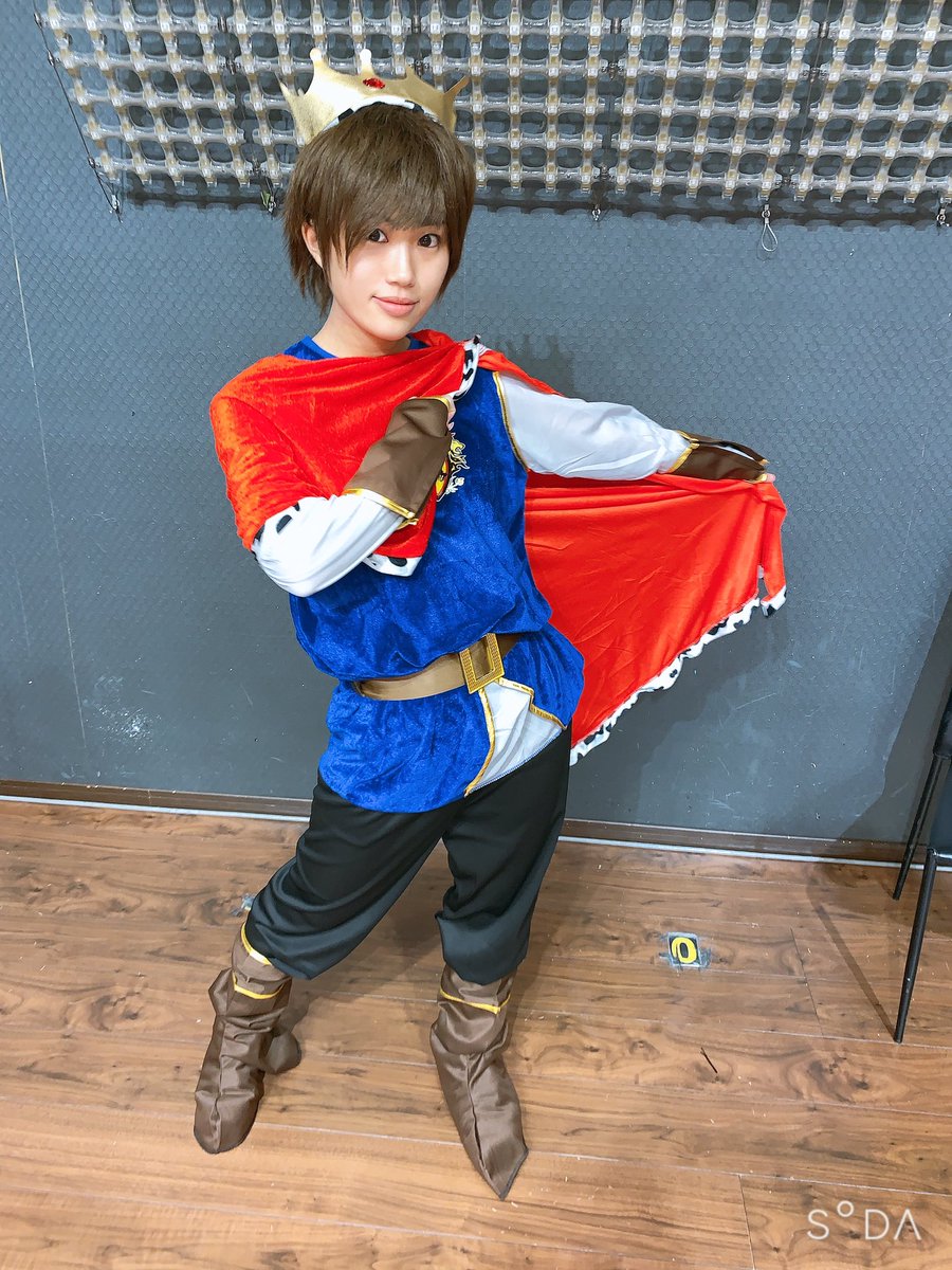 乙木伽奈 仮面女子候補生 Na Tviteru そんなわたしは白雪姫の王子様やりました 10月31日 木 の仮面女子cafe公演では 今日の候補生の中で衣装をシャッフルします 王子様した人はお姫様 お姫様した人は王子様やるよ お楽しみに