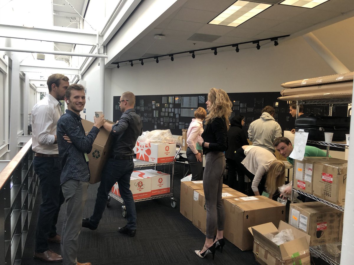 sync_conference's tweet image. The volunteer team is up early! #wunderbartogether #coffee #TransatlanticSync #Goodiebags