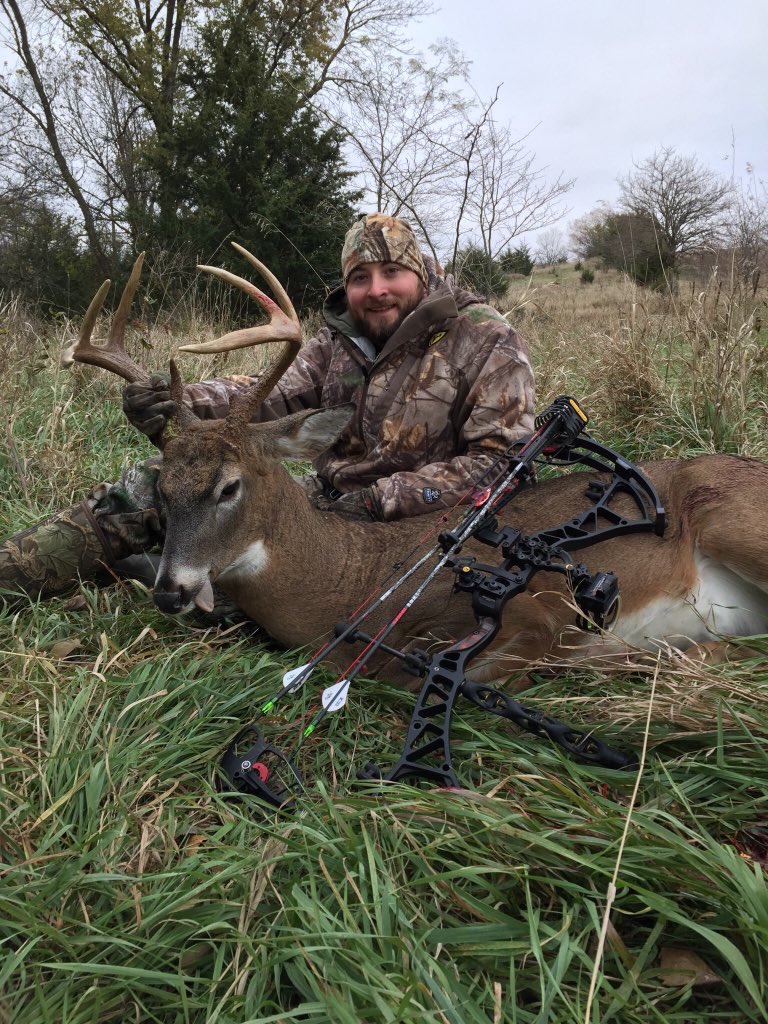 Seth_Brethouwer's tweet photo. Truly blessed to have the opportunity to do what I love. This morning was bitter sweet. #bucksofnebraska #SundayFunday #GodIsGood #whitetails #ragebroadheads #bowhunting #mossyoak https://t.co/KtLKMexB9F