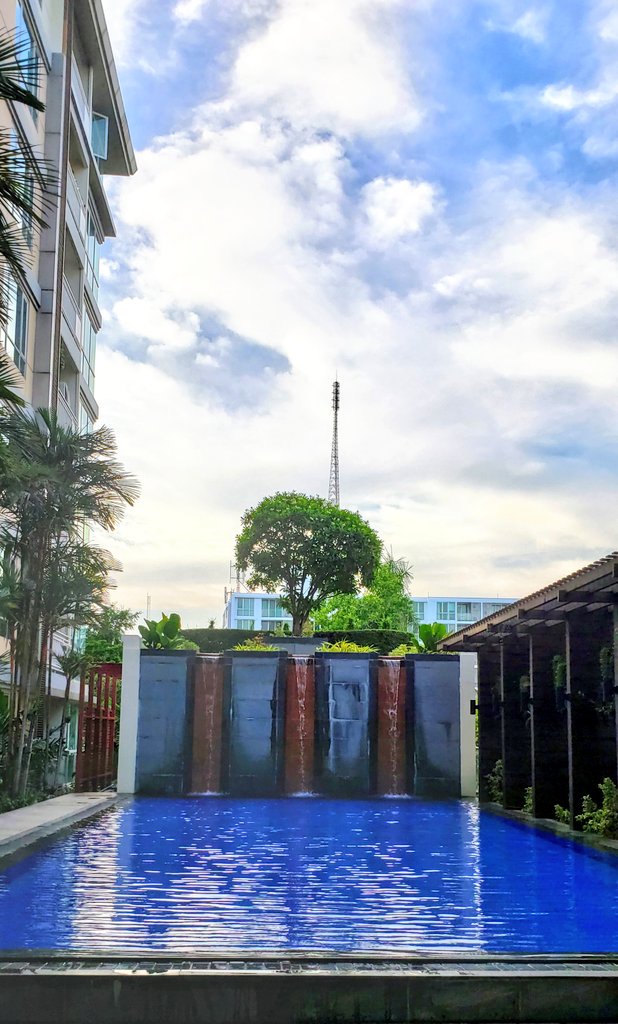 It's got little waterfalls!