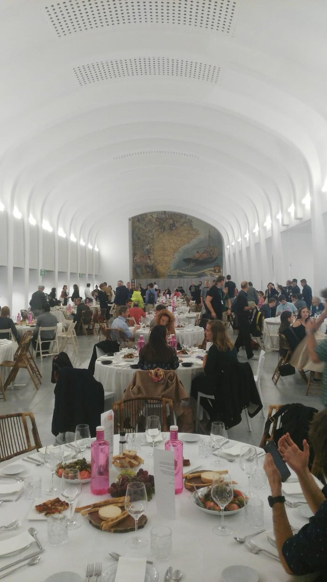 CBelmonteMateos's tweet photo. European Developmental Biology Congress farewell dinner.
Here, lab mates that become good friends. #PhDExperience
#EDBC2019 https://t.co/qKJJv9aNbt