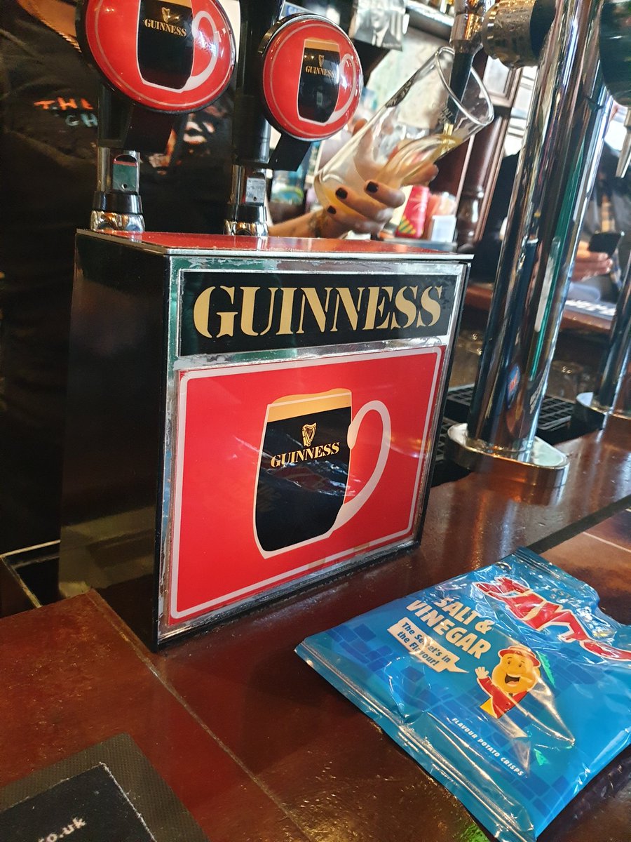 THoganKnowsBest's tweet photo. The Shillelagh - Stoke Newington
This classic Irish haunt might not seem much set back on gentrified  Church St, but its heady combination of 4 Guinness taps, Tayto crisps &amp; Irish whiskeys makes for a killer win. https://t.co/3S9yvV9Am8