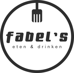 Heerlijk genieten van eten en drinken, dat doe je #Fabels! Gelegen tegenover de oude ruinekerk in Bergen! #eten #drinken #fabels #bergen (Foto: Kenneth Stamp)