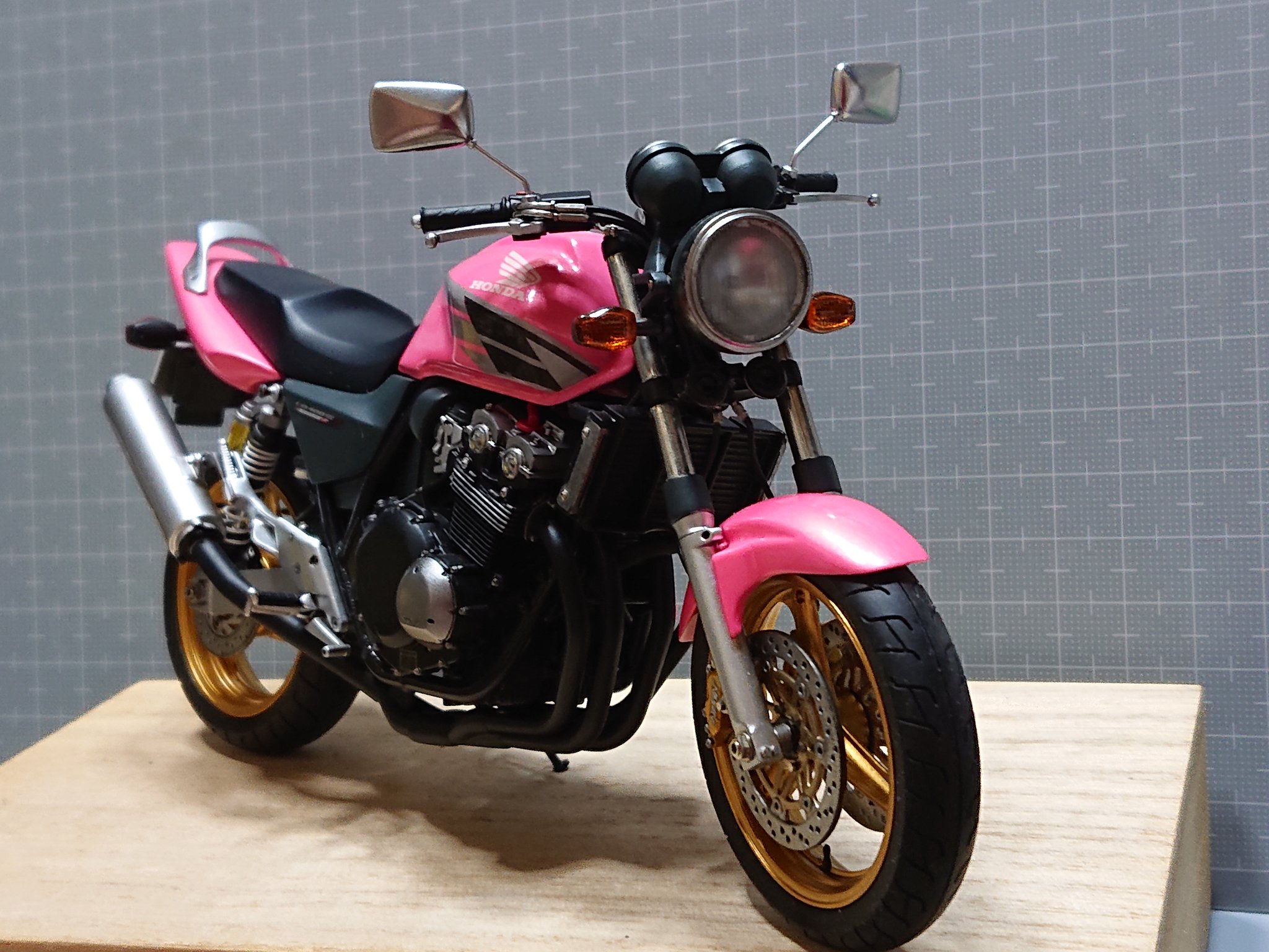 しょーじ Di Twitter ばくおん ピンクに塗った以上cb400sfをキャラクター物として展示の申請を毎回手続きしてます 改造してあるしね 羽音は少数ですが申請します 今後モジャ作らない限り再販は今回のみです 次回は高梨奈緒か れつまるこの予定 T