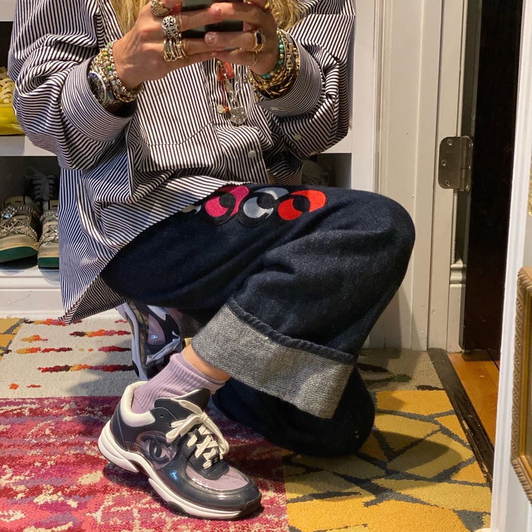 Comme_Si_'s tweet photo. Lori Hirshleifer pairs @CHANEL SS18 transparent trainers with @Comme_Si_  in Cotton Lilac. #commesi https://t.co/VIuIRrVsir