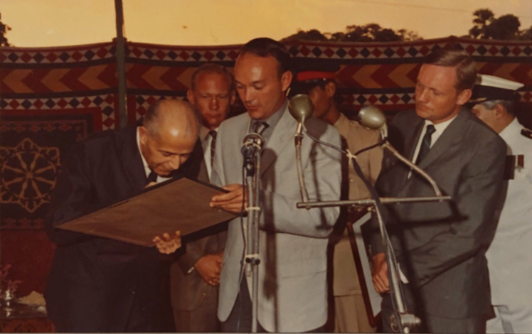 AstroMCollins's tweet photo. October 27, 1969 - Dacca:
In Dacca, we received a most enthusiastic welcome, with very little crowd control. Our car started steaming shortly after we left the airport, but kept running all the way to the hotel. Our wives were not so lucky. #GiantstepTour #Apollo50 https://t.co/TSsBceyp0d