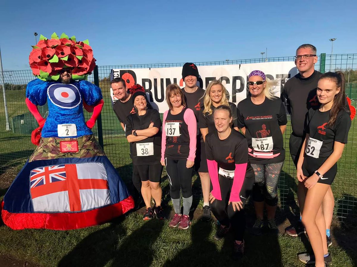 #RedKiteRunners with the amazing @BigPinkDressGNR at #Run2Respect 5k in Sunderland.