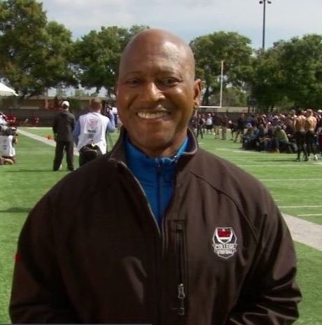 dailybuzztv's tweet photo. Veteran #CollegeFootball Analyst #RodGilmore ranks the best teams this season & explains how he stayed in the game after a scary health diagnosis that could have permanently sidelined him (and it could happen to you!) WATCH -> https://t.co/GJWvCicXaR #MyelomaMVP https://t.co/GTY1CKQMnC
