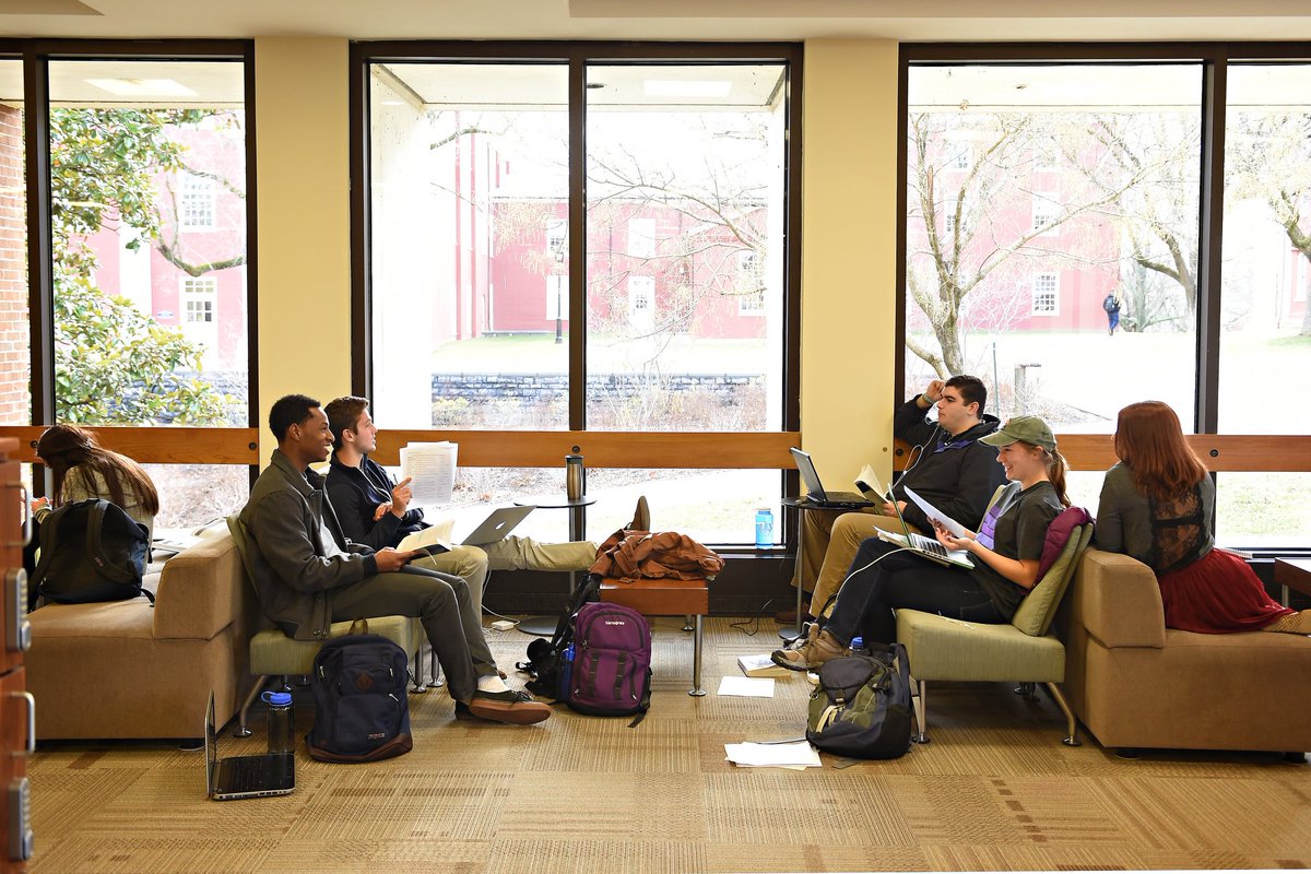 WLULibrary's tweet photo. In honor of Young Alumni Weekend, here are some library #throwback pictures! βπβ€
πΈ Leyburn's Main Floor, 2015.
#wluYAW #librarylife @wlualum @wlulex @wlunews https://t.co/Lb8MbMGJhx