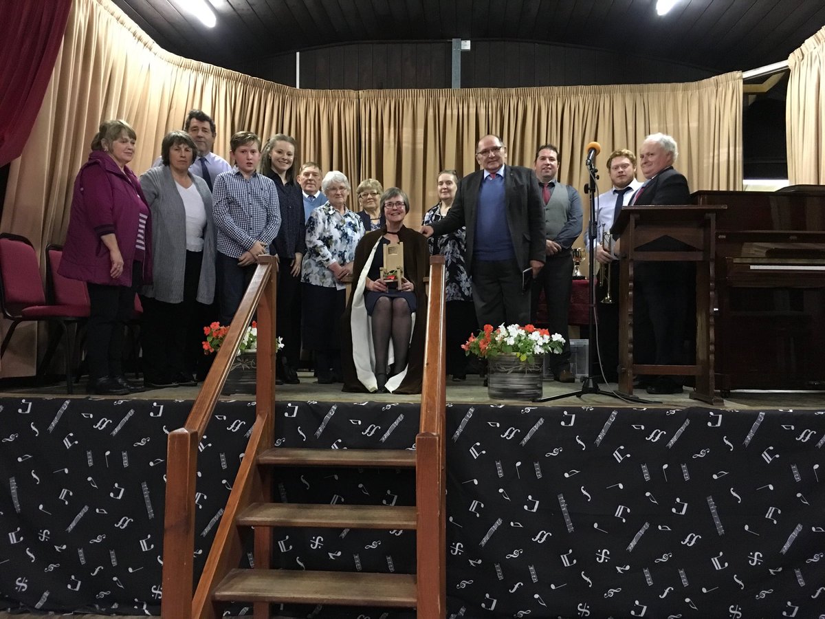 Seremoni cadeirio’r bardd buddugol Mrs Judith Morris, Penrhyngoch yn Eisteddfod Pumsaint.