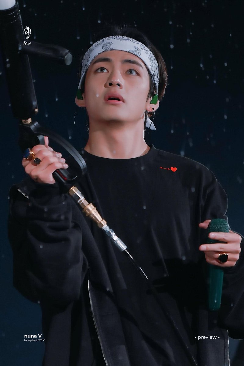 Sinda09910278's tweet photo. Speak yourself 💜
#teahyung #bts #LoveYourselfSpeakYourselfTheFinal #TEAHYOUNG #cute #LoveYou #handsome #V #Teatea https://t.co/wnBYl6CcFN