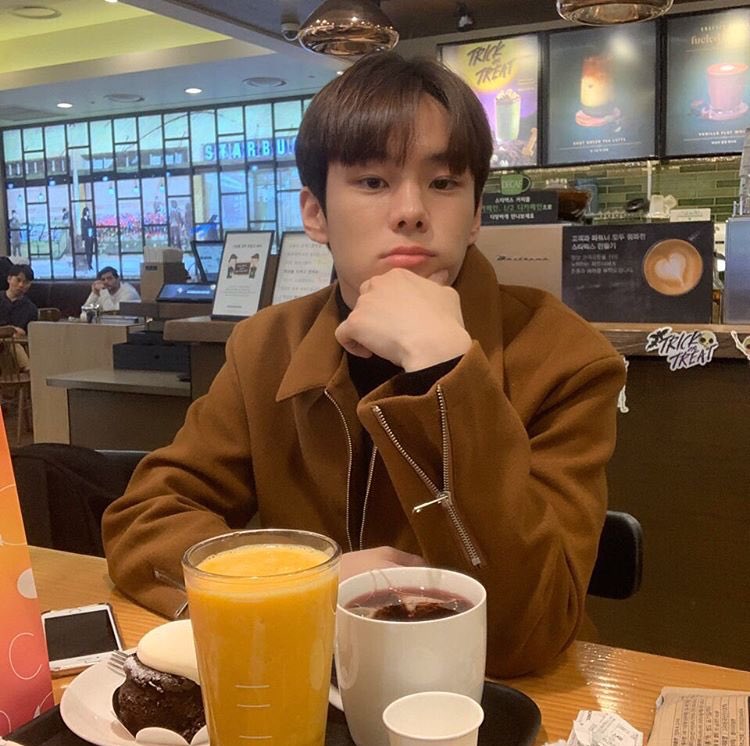 waiting4seobin's tweet photo. coffee, tea, or seobin?

#윤서빈 #YOONSEOBIN https://t.co/55IjMaiBLm
