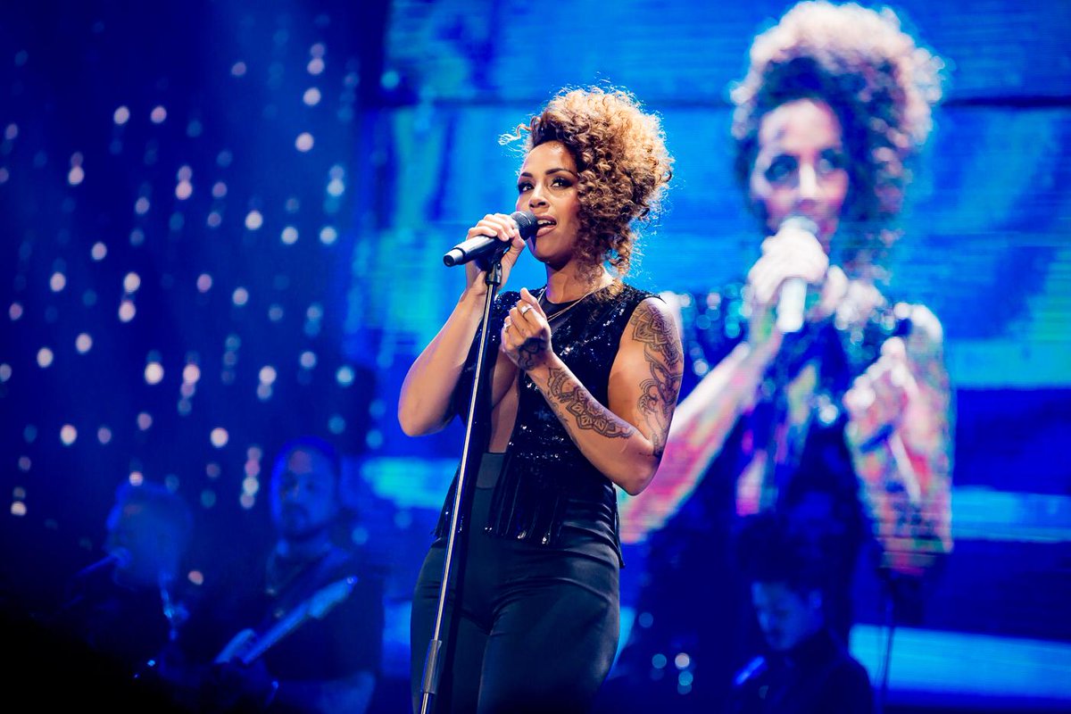 Wow wat een bijzondere, emotionele avond gisteren! Iedereen in <a href="/lotto_arena/">Lotto Arena</a> heeft mij ongelooflijk veel liefde gegeven en na een aantal jaren van afwezigheid in België voeg ik Gent en Brugge toe aan mijn clubtour! Kaarten via glennisgrace.nl #meervanmij📷: <a href="/ymkedirikx/">Ymke Dirikx</a>